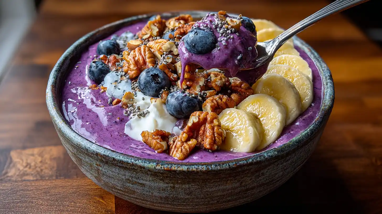 Smoothie bowl myrtilles banane : le petit-déjeuner healthy qui réveille tes matins
